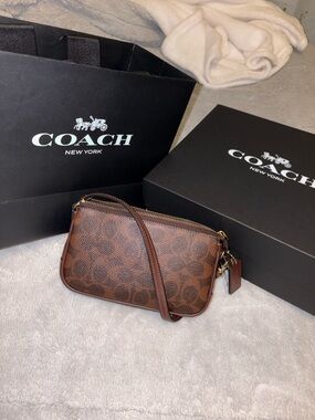 Coach NWT plaza bag 18 in brass/maple